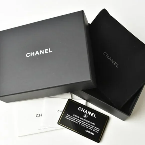 CHANEL White Caviar Leather Wallet - Picture 11 of 11